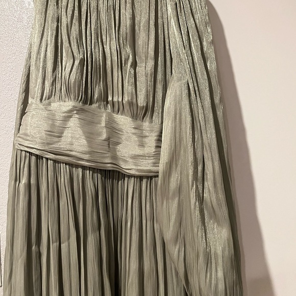 Elegant Olive Green Women's Dress - Picture 3 of 8